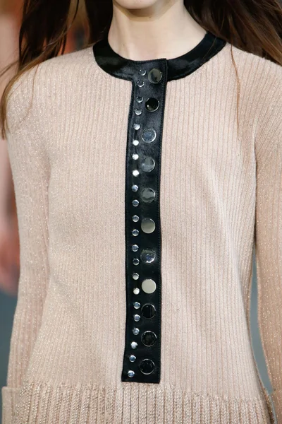 Look 17